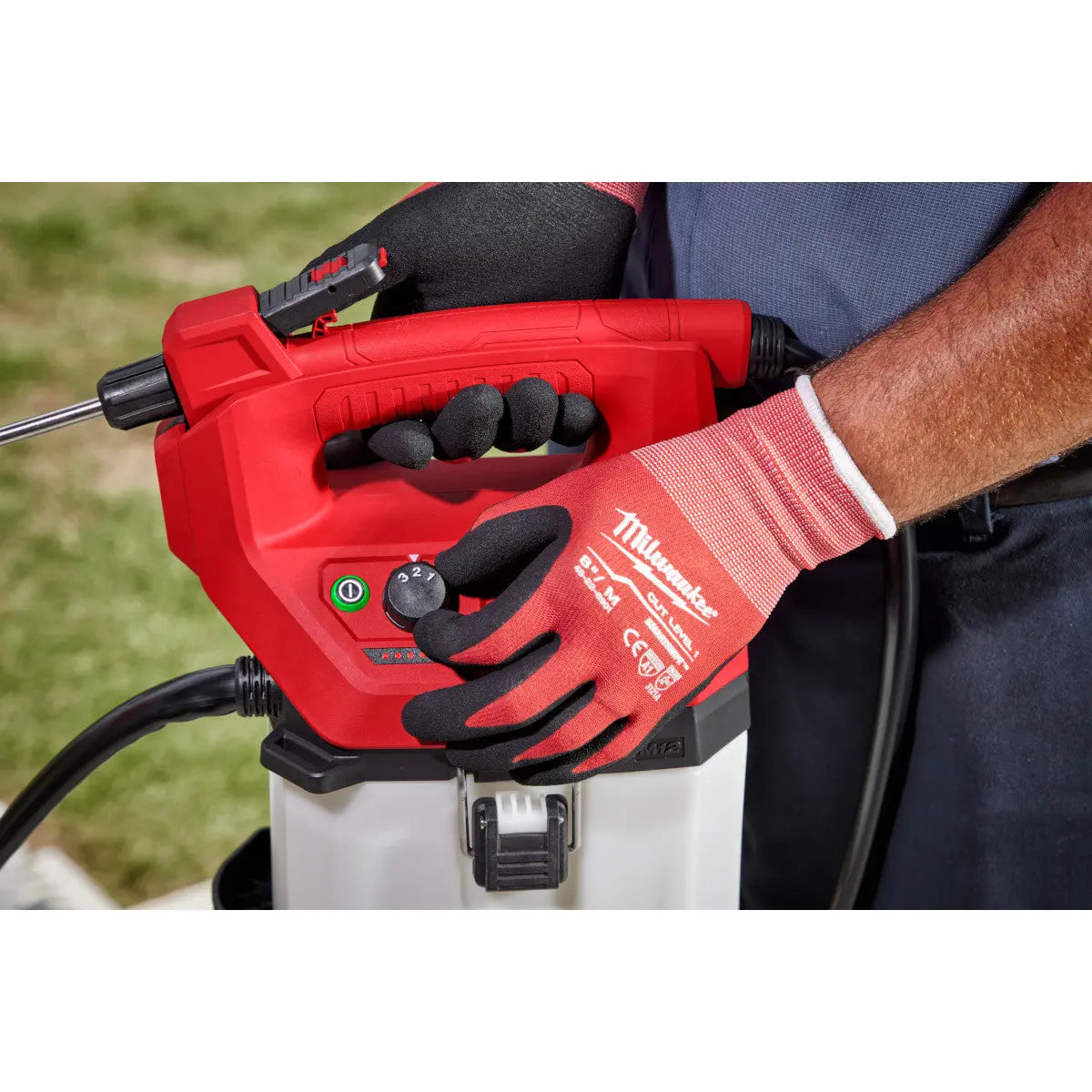 Milwaukee 2528-21G1 - M12™ 1 Gallon Handheld Sprayer Kit - Wise Line Tools