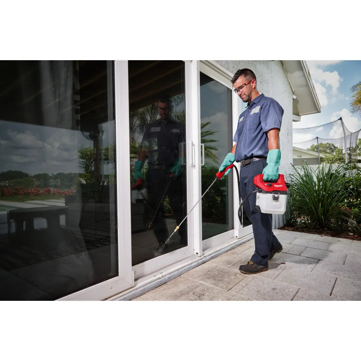 Milwaukee 2528-21G1 - M12™ 1 Gallon Handheld Sprayer Kit - Wise Line Tools