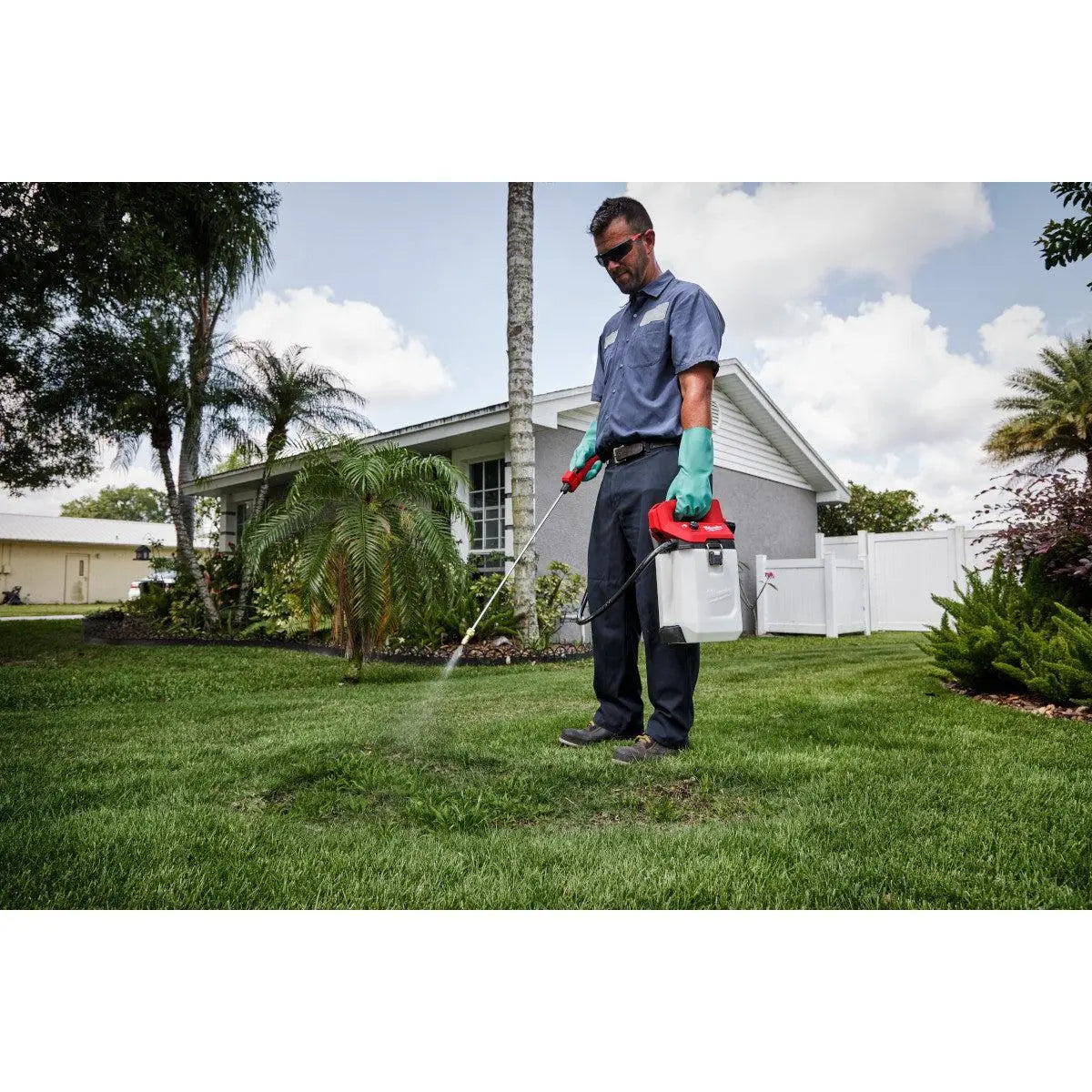 Milwaukee 2528-21G1 - M12™ 1 Gallon Handheld Sprayer Kit - Wise Line Tools