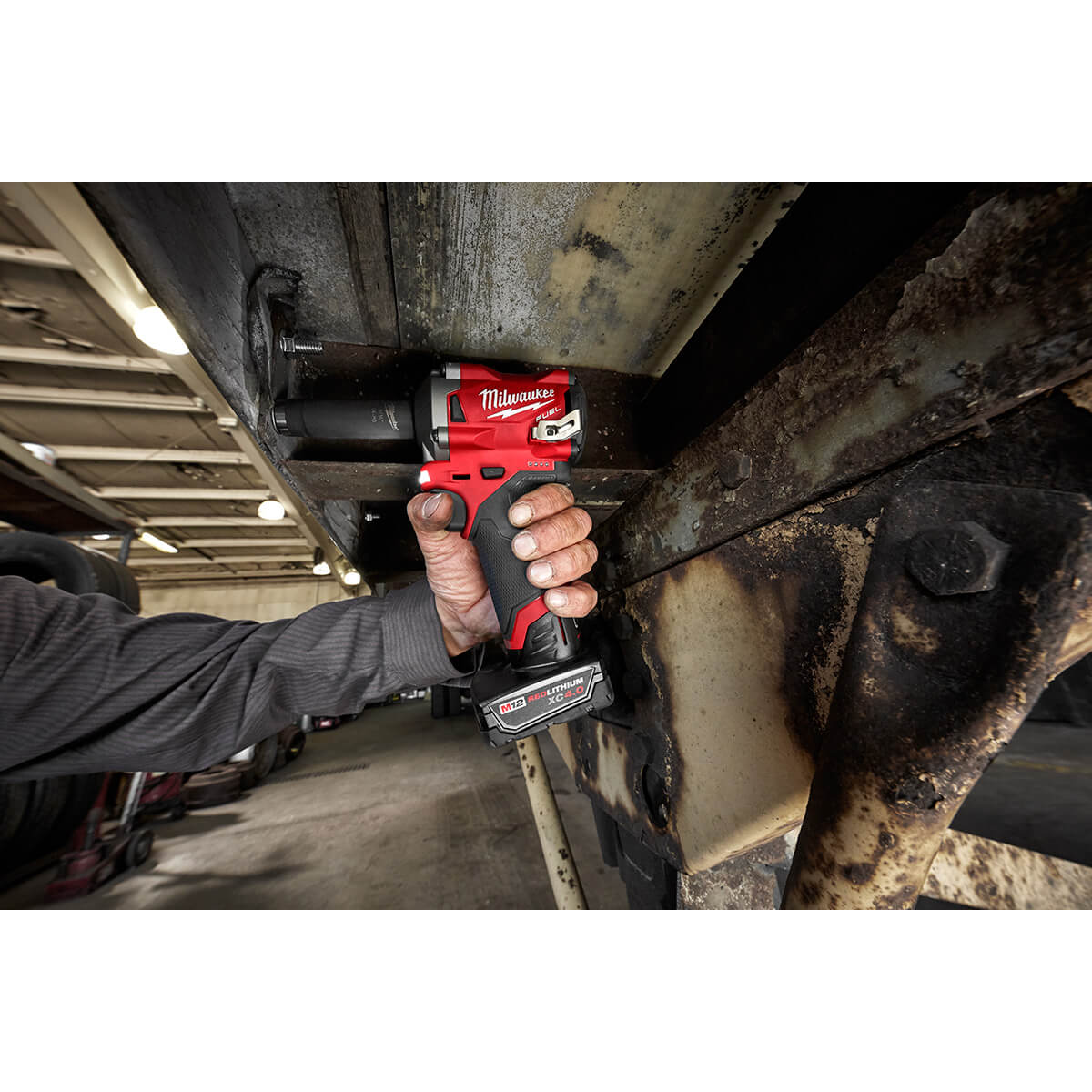 Milwaukee 2555-22 - M12 FUEL™ Stubby 1/2 in. Impact Wrench Kit - Wise Line Tools
