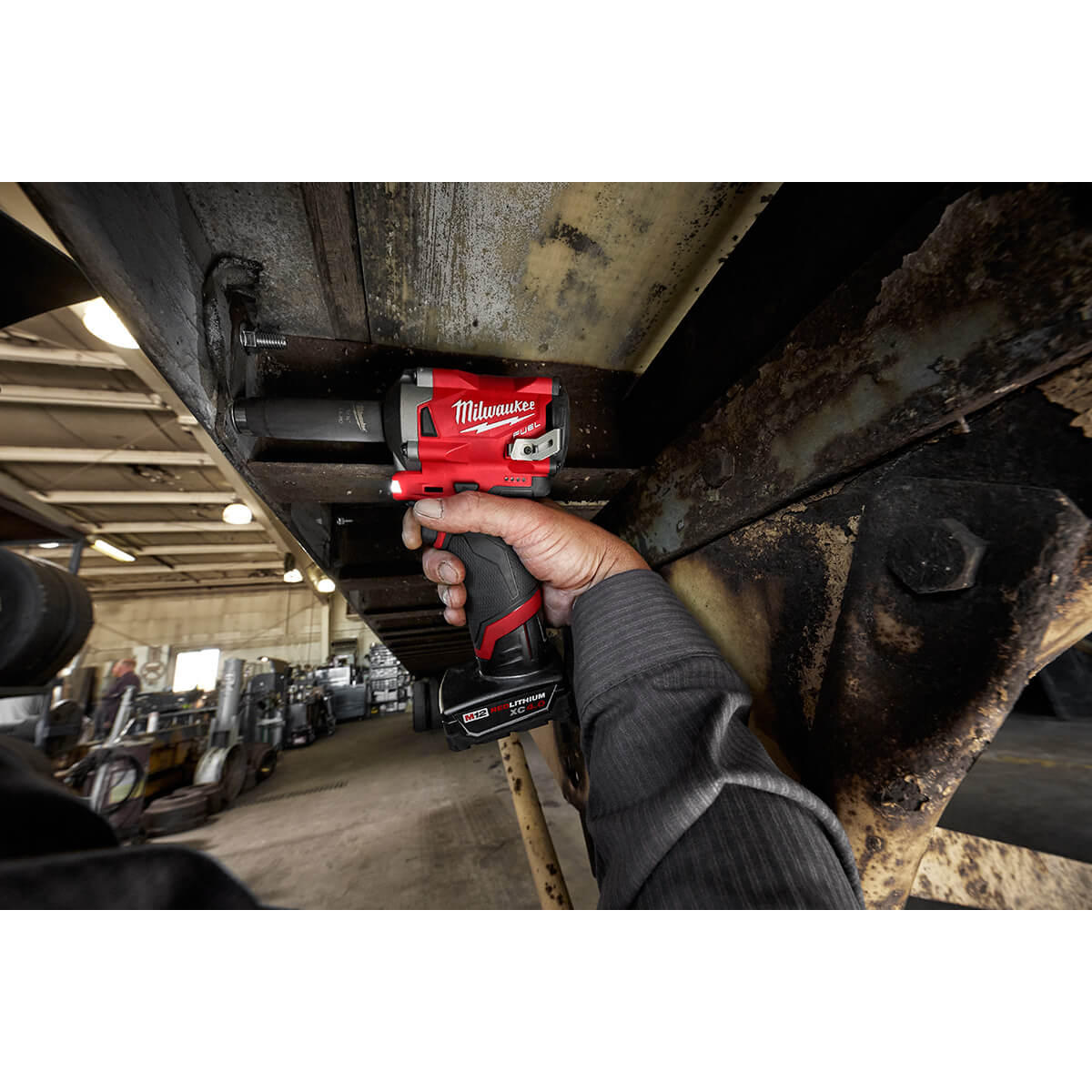 Milwaukee 2555-22 - M12 FUEL™ Stubby 1/2 in. Impact Wrench Kit - Wise Line Tools