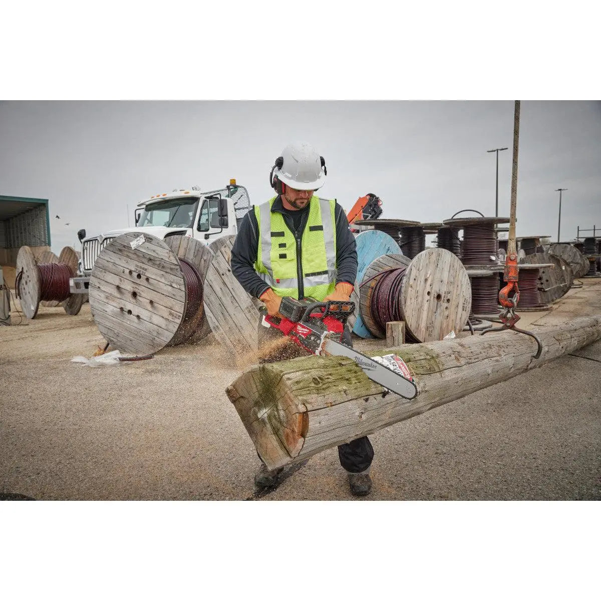 Milwaukee 2827-22 - M18 FUEL™ 20" Dual Battery Chainsaw Kit - Wise Line Tools