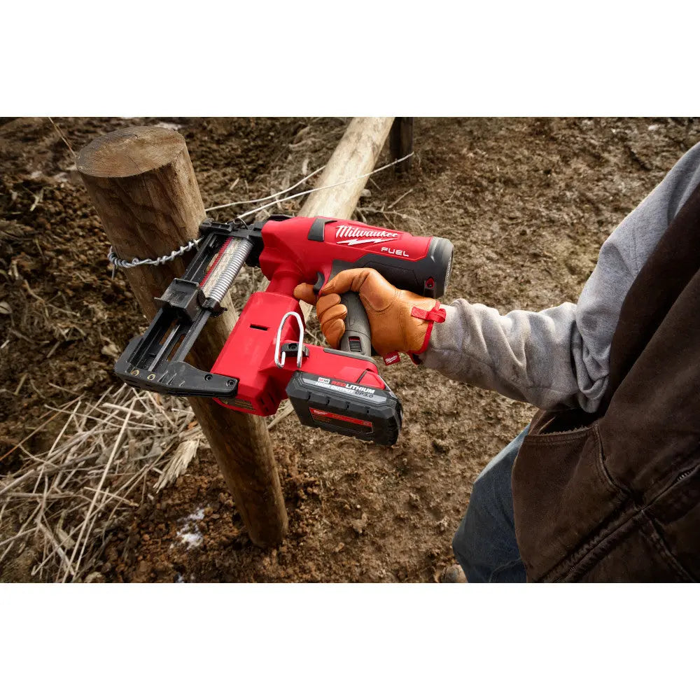 Milwaukee 2843-22 - M18 FUEL™ Utility Fencing Stapler Kit - Wise Line Tools