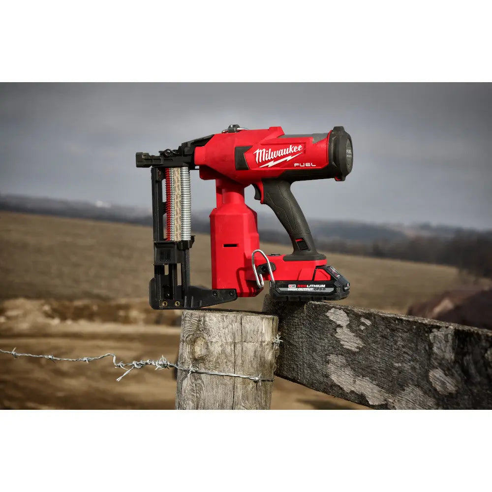 Milwaukee 2843-22 - M18 FUEL™ Utility Fencing Stapler Kit - Wise Line Tools