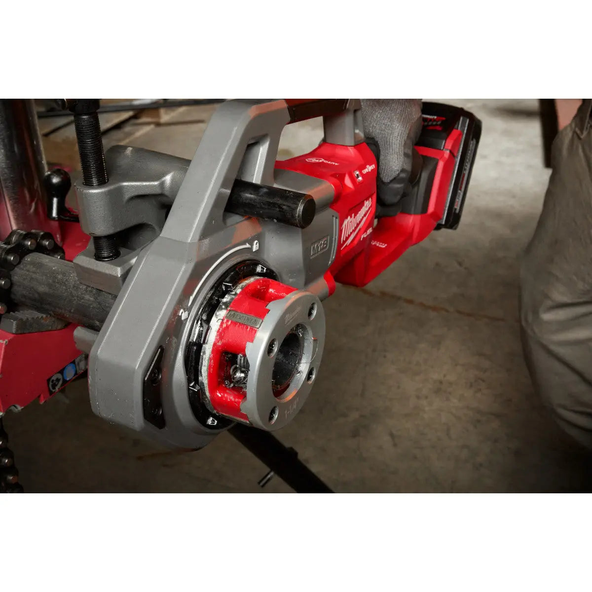 Milwaukee 2870-22 - M18 FUEL™ Compact Pipe Threader w/ ONE-KEY™ w/ 1/2" - 1-1/4" Compact NPT Forged Aluminum Die Heads - Wise Line Tools
