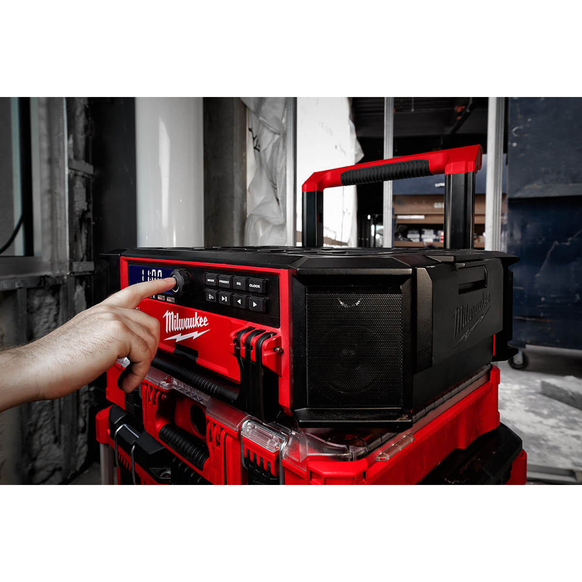 Milwaukee 2950-20 - M18™ PACKOUT™ Radio + Charger - Wise Line Tools