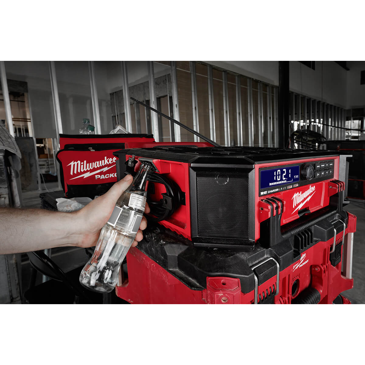 Milwaukee 2950-20 - M18™ PACKOUT™ Radio + Charger - Wise Line Tools