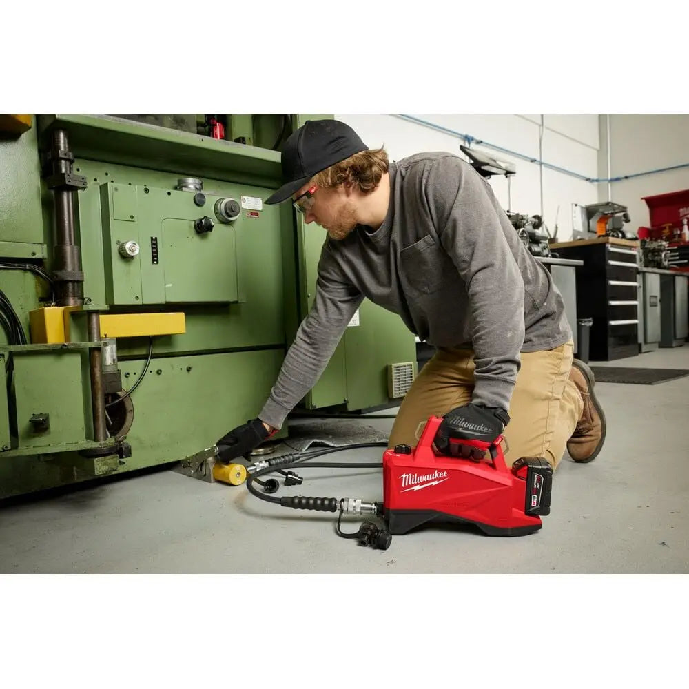 Milwaukee 3120-21 - M18™ Brushless Single Acting 60in3 10,000psi Hydraulic Pump - Wise Line Tools