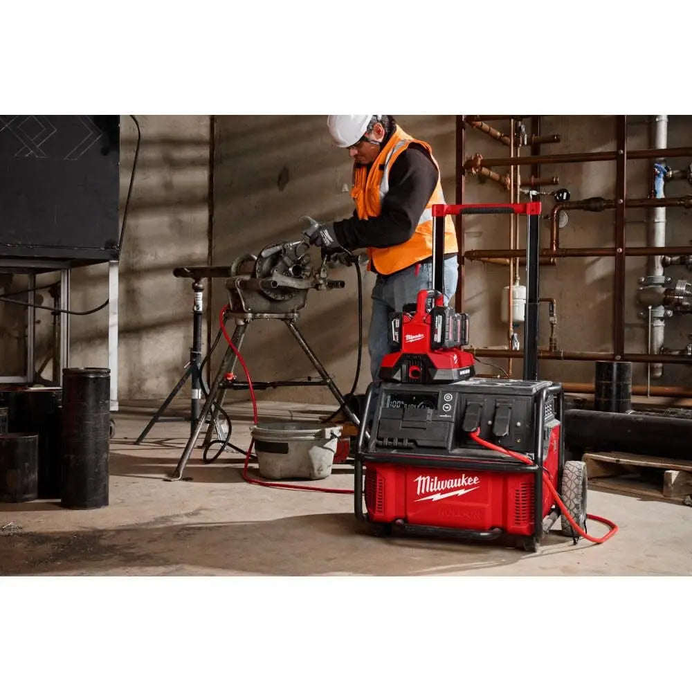 Milwaukee 3300R - ROLL-ON™ 7200W/3600W 2.5kWh Power Supply - Wise Line Tools