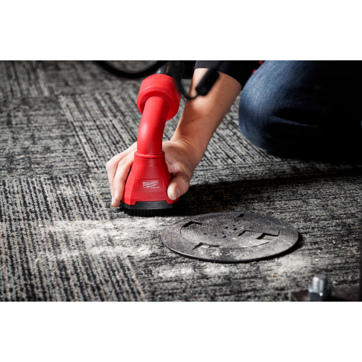 Milwaukee 49-90-2020 - AIR-TIP™ Swiveling Palm Brush Tool - Wise Line Tools