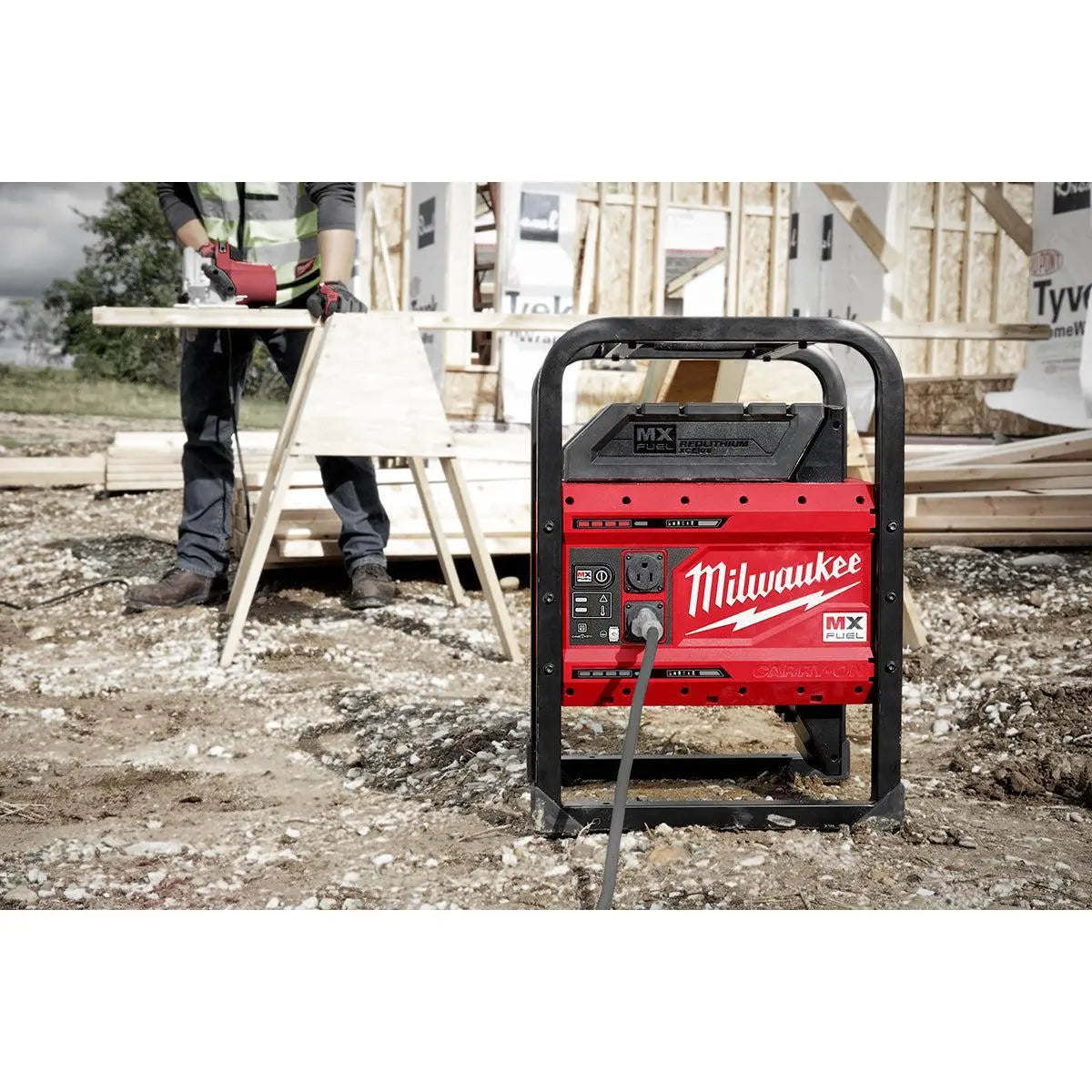 Milwaukee MXF002-2XC - MX FUEL™ CARRY-ON™ 3600W/1800W Power Supply - Wise Line Tools