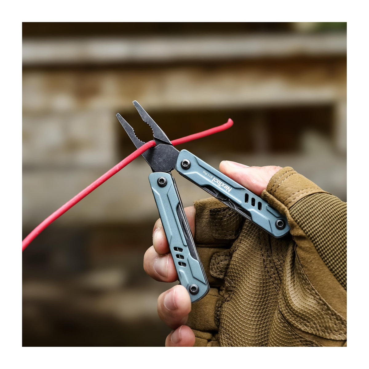 NexTool Mini Sailor S11 Pro - wire cutters on red wire