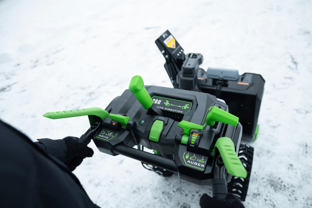 EGO SNT2405 - POWER+ 24 in. Self-Propelled 2-Stage Snow Blower with Peak Power™ and 2 x 7.5 Batteries and Dual Port Charger