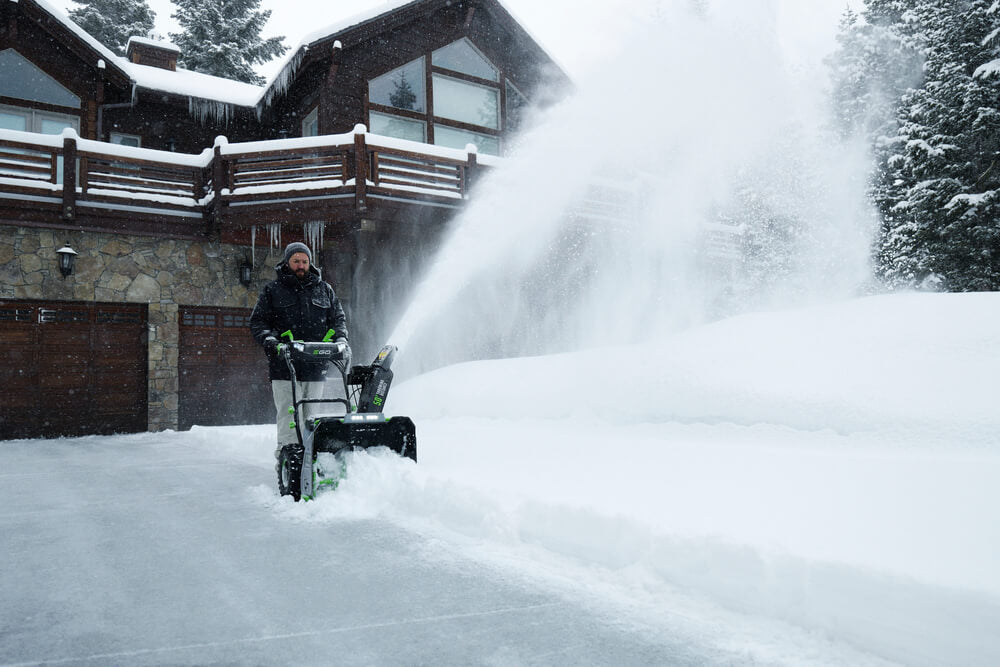 EGO SNT2405 - POWER+ 24 in. Self-Propelled 2-Stage Snow Blower with Peak Power™ and 2 x 7.5 Batteries and Dual Port Charger