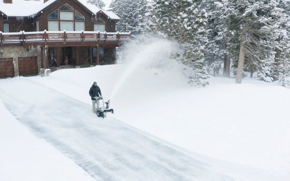 EGO SNT2405 - POWER+ 24 in. Self-Propelled 2-Stage Snow Blower with Peak Power™ and 2 x 7.5 Batteries and Dual Port Charger