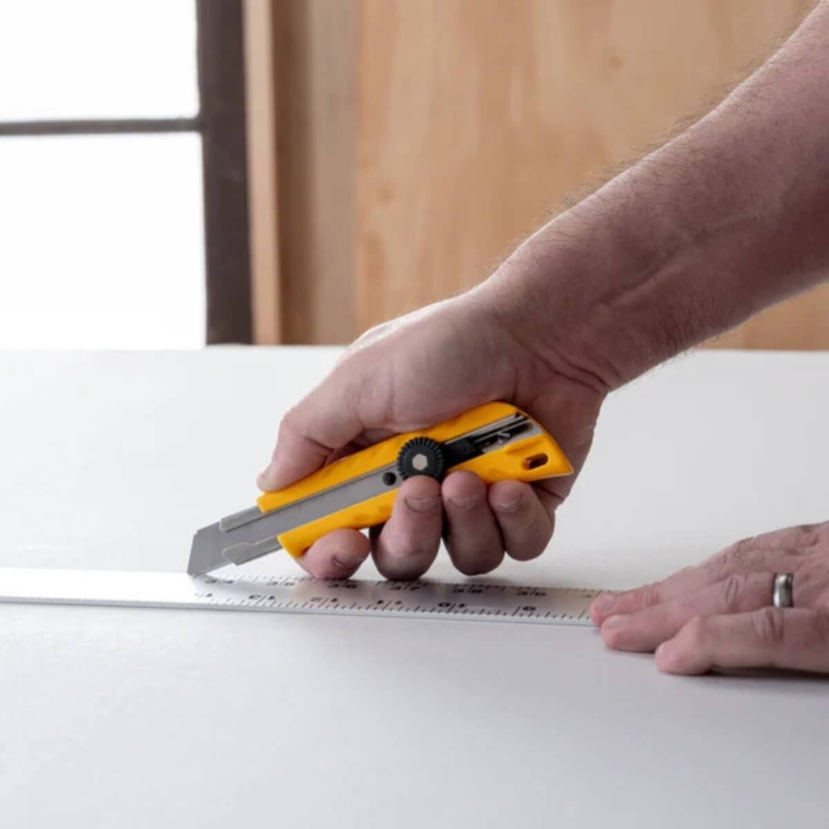 OLFA L-1/CP4 - 18mm Ratchet-Lock Heavy-Duty Utility Knife (4-Pack)