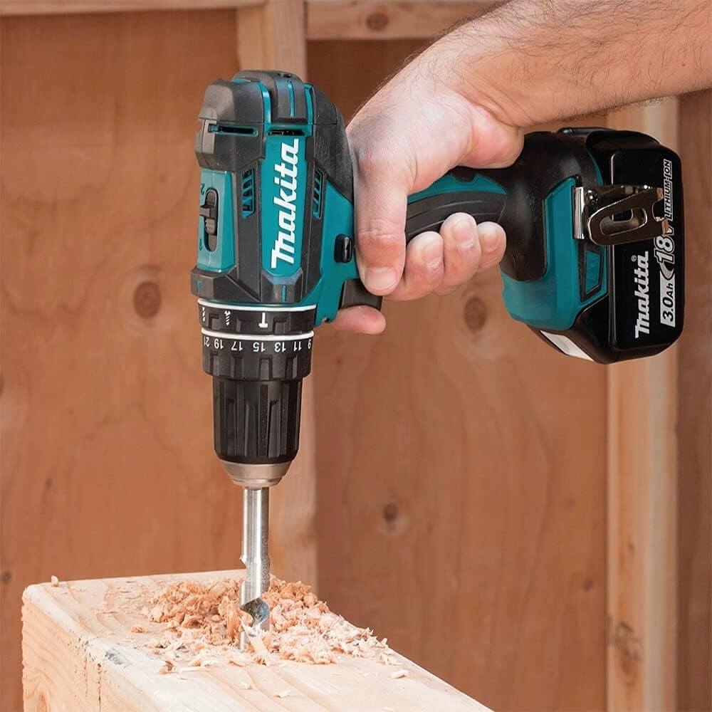 MAKITA DLX2131X5 - 18V LXT Lithium-Ion Cordless 2-Piece Combo Kit