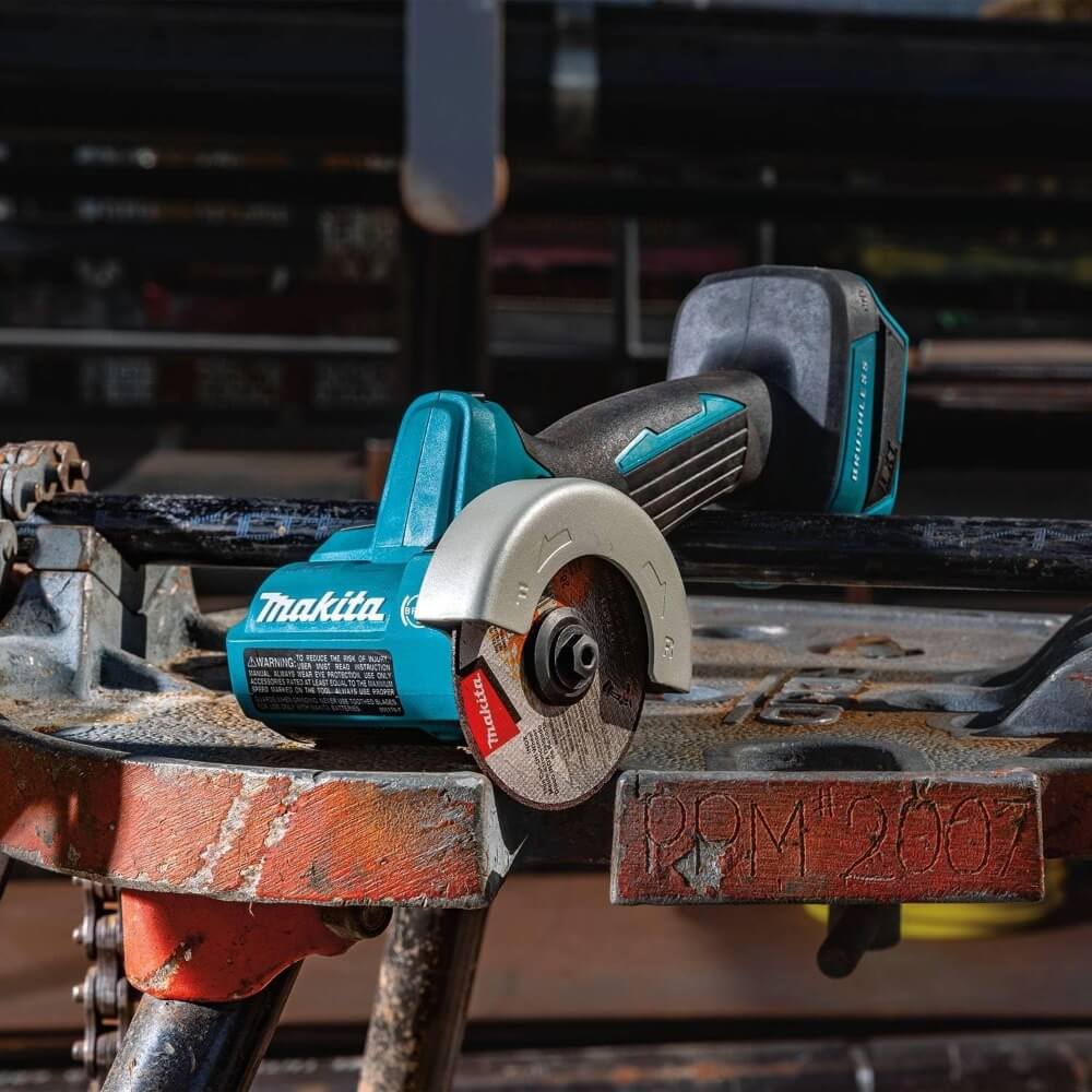 MAKITA DTL301Z - 18V LXT Brushless Cordless Angle Impact Driver