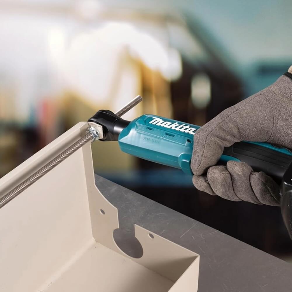 MAKITA DUA250Z - 18V x2 (36V) LXT Brushless Cordless 10" Pole Chainsaw (Tool Only)