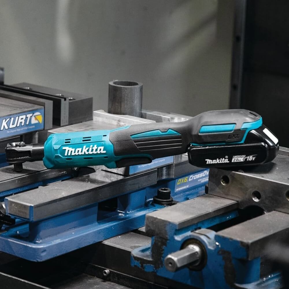 MAKITA DWR180Z - 18V LXT Cordless 3/8" & 1/4" Ratchet Wrench