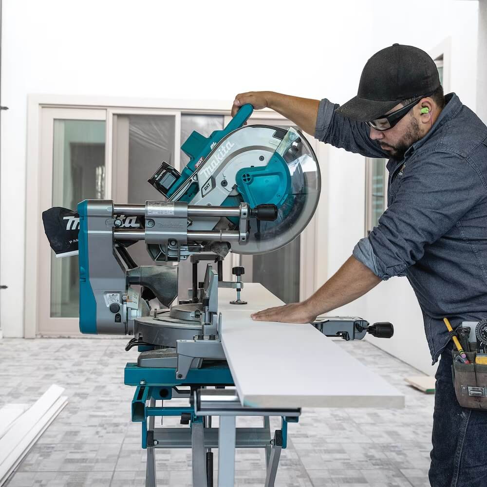 MAKITA LS003GM102 - 40V Max XGT Brushless 12" (305mm) Dual-Bevel Sliding Compound Mitre Saw Kit with AWS