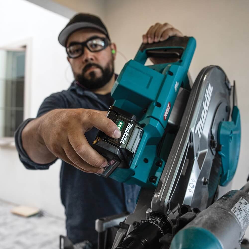 MAKITA LS003GM102 - 40V Max XGT Brushless 12" (305mm) Dual-Bevel Sliding Compound Mitre Saw Kit with AWS