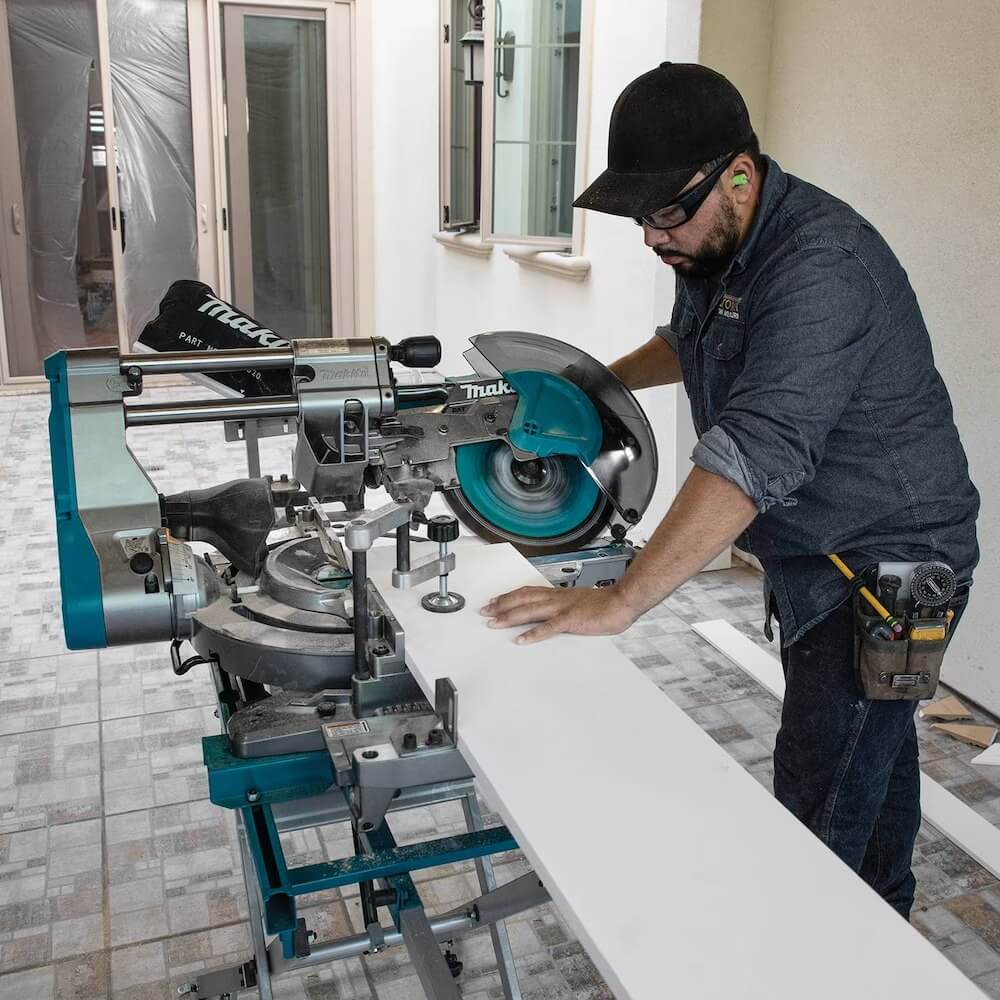 MAKITA LS004GM102 - 40V Max XGT Brushless 10-inch Dual Compound Sliding Mitre Saw Kit