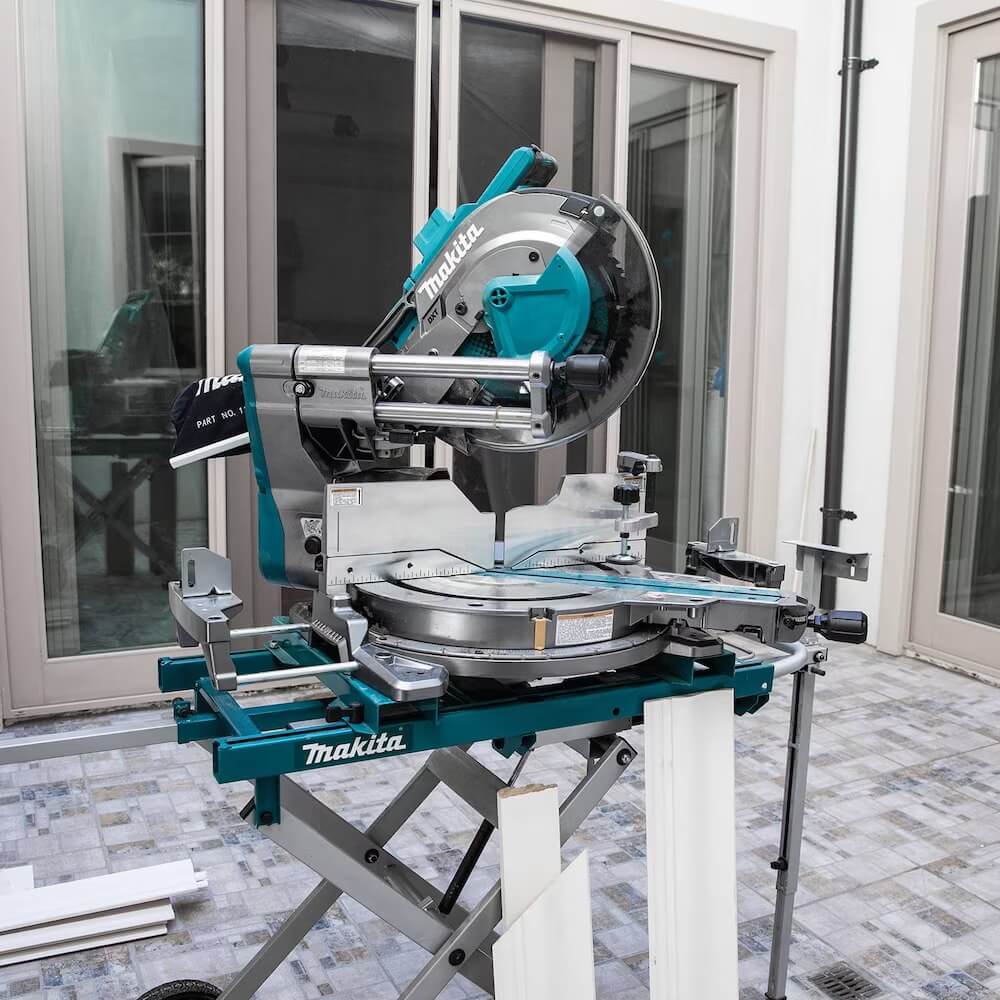 MAKITA LS004GM102 - 40V Max XGT Brushless 10-inch Dual Compound Sliding Mitre Saw Kit