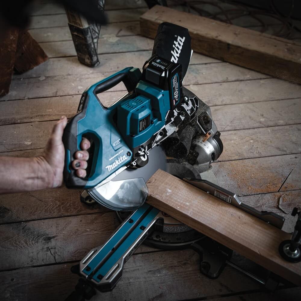 MAKITA LS002GM102 - 40V max XGT Brushless 8-1/2" Dual-Bevel Sliding Compound Mitre Saw Kit