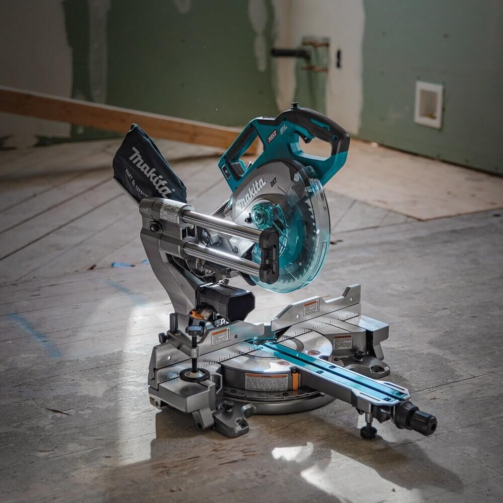 MAKITA LS002GM102 - 40V max XGT Brushless 8-1/2" Dual-Bevel Sliding Compound Mitre Saw Kit