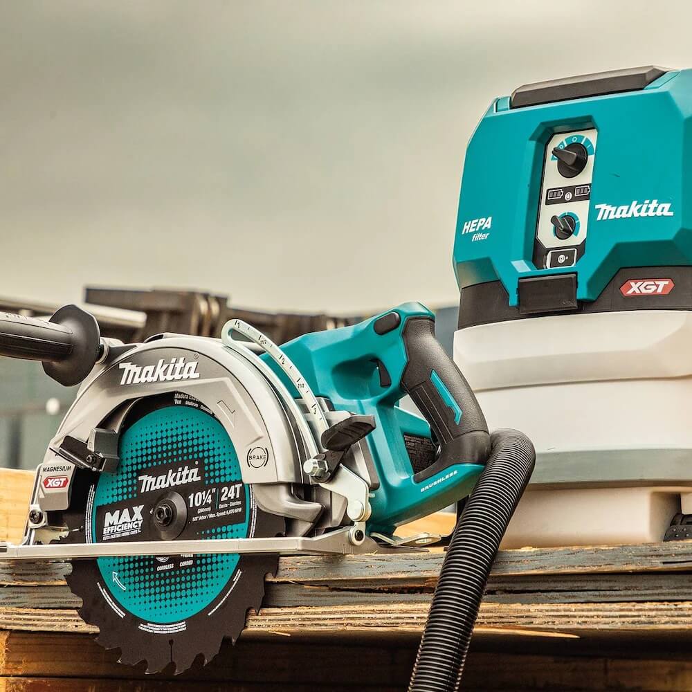 MAKITA RS002GM101 - 40V Max XGT Brushless 10-1/4" Rear Handle Circular Saw Kit