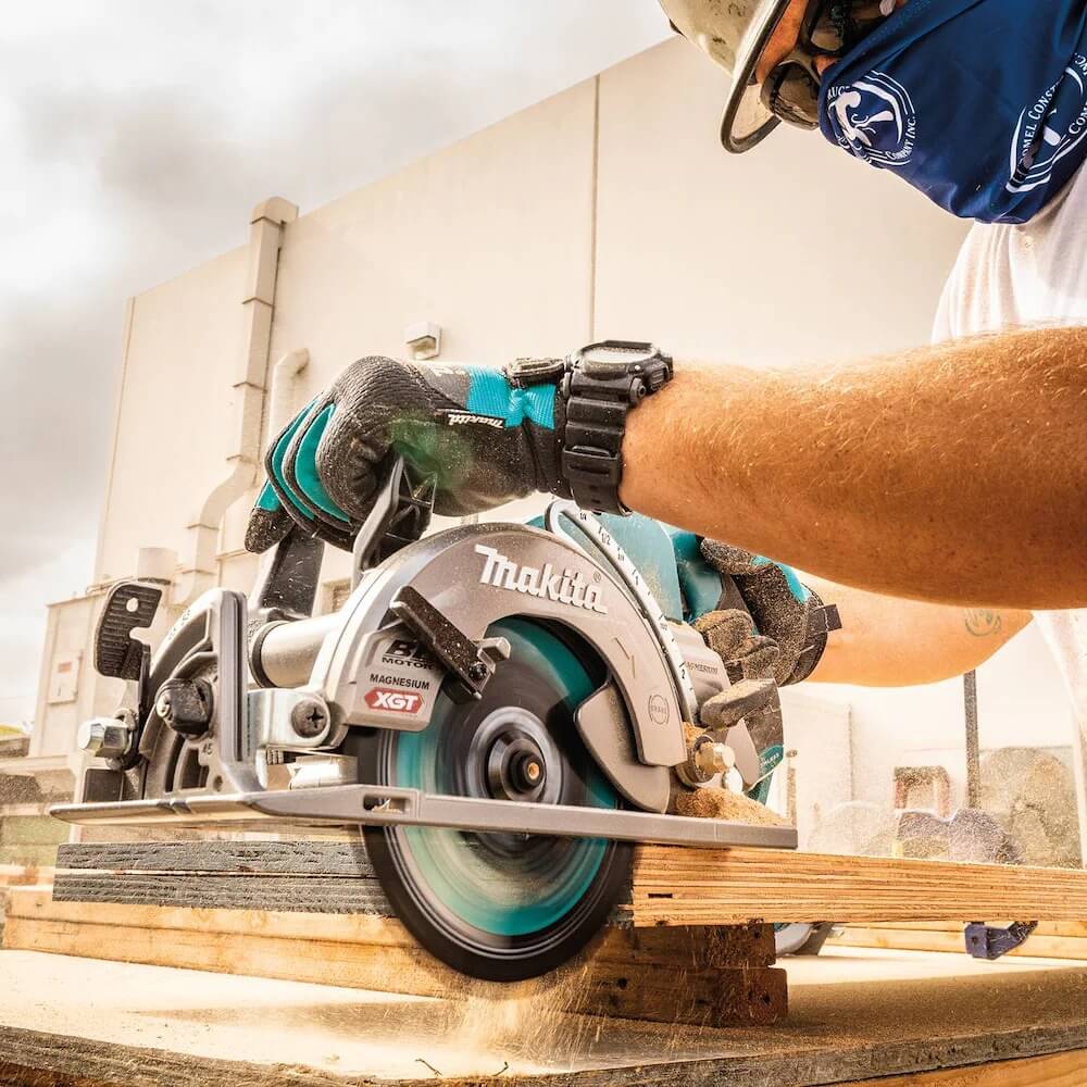 MAKITA RS001GM101 - 40V Max XGT Brushless Cordless 7-1/4" Rear Handle Circular Saw Kit