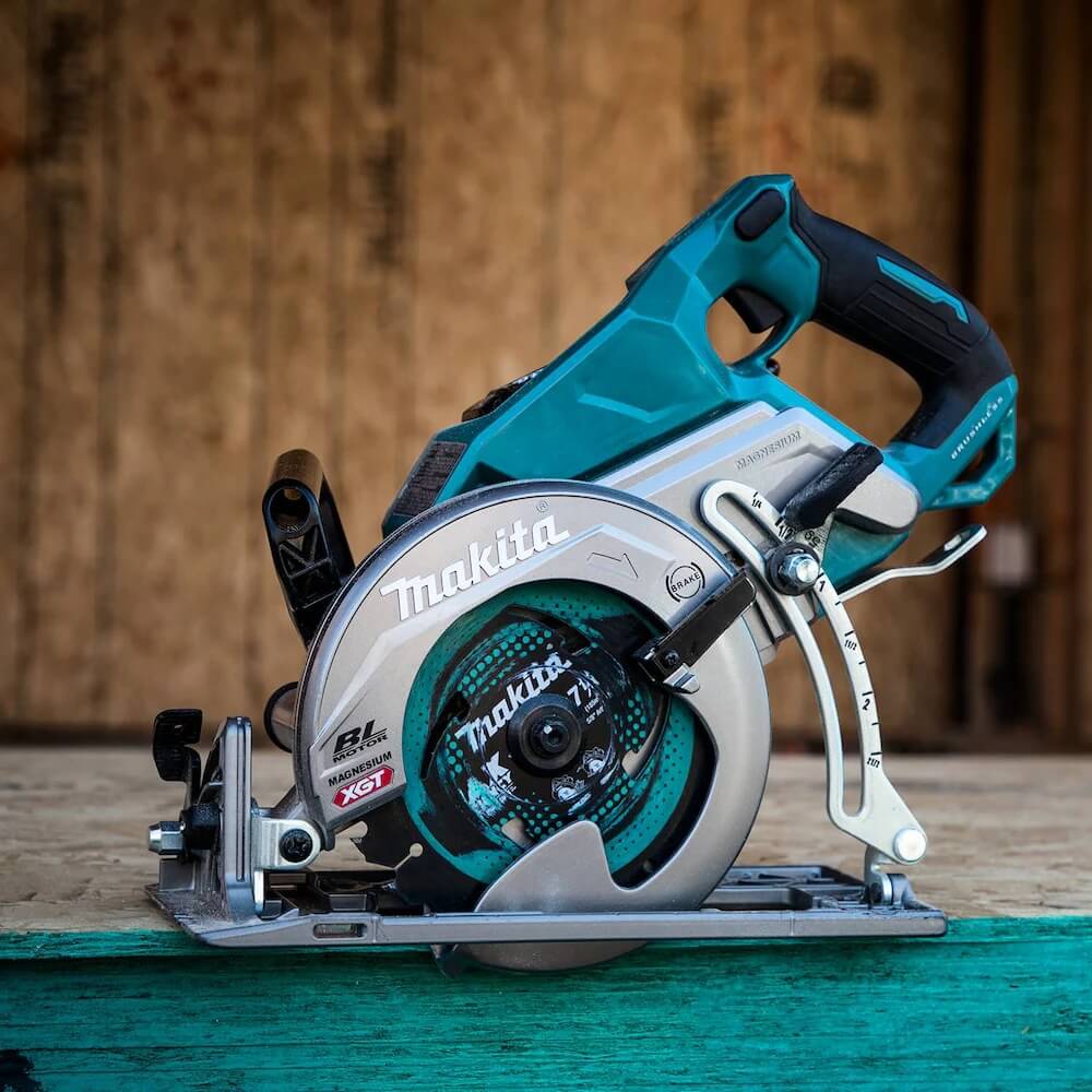 MAKITA RS001GM101 - 40V Max XGT Brushless Cordless 7-1/4" Rear Handle Circular Saw Kit