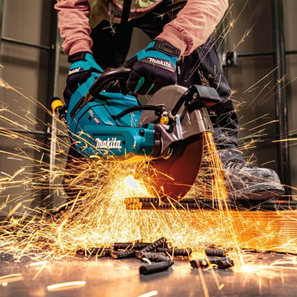 MAKITA CE003GL201 - 40V max XGT Brushless 9" Power Cutter Kit (8.0Ah x2)