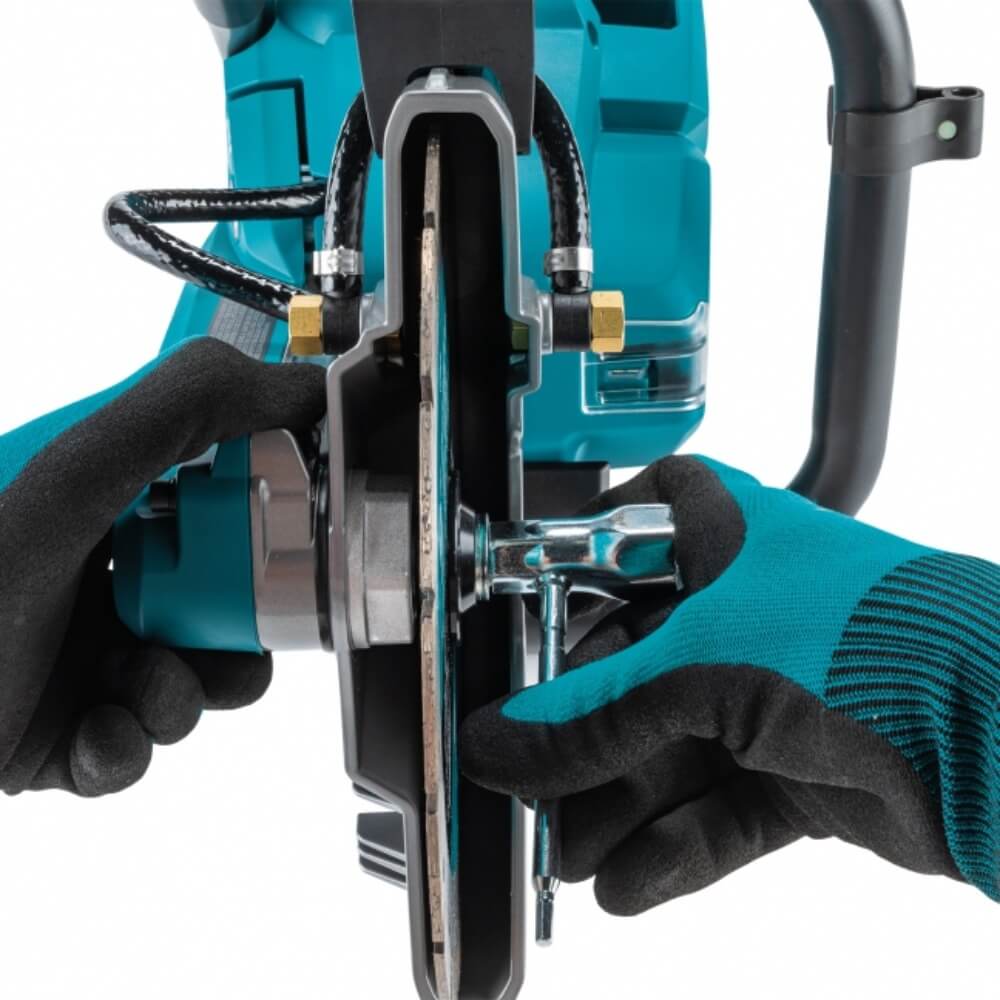MAKITA CE003GL201 - 40V max XGT Brushless 9" Power Cutter Kit (8.0Ah x2)