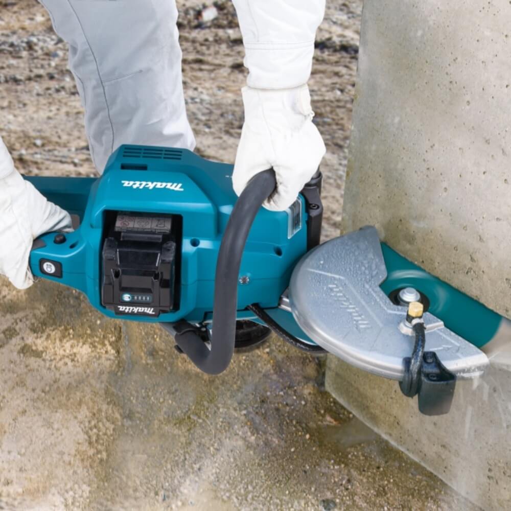 MAKITA CE003GL201 - 40V max XGT Brushless 9" Power Cutter Kit (8.0Ah x2)