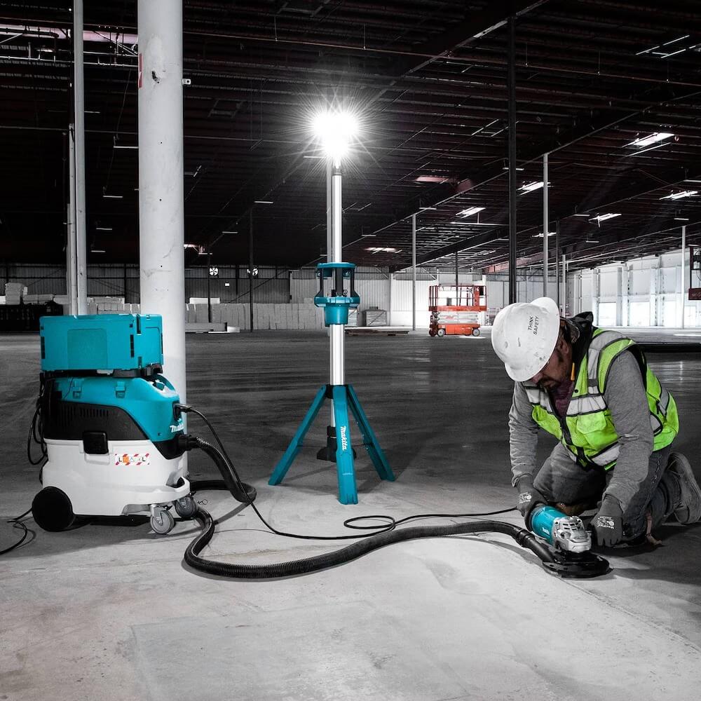 MAKITA DML814 - 18V LXT Lithium-Ion Cordless Tower Light, Spot/Flood