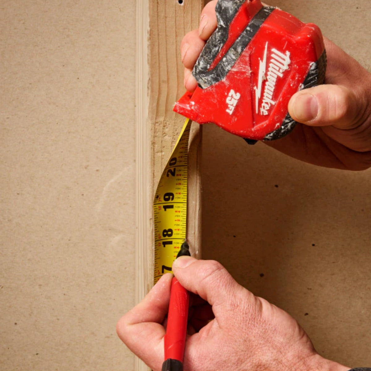 Milwaukee 48-22-1726 8m/26ft Compact Tape Measure
