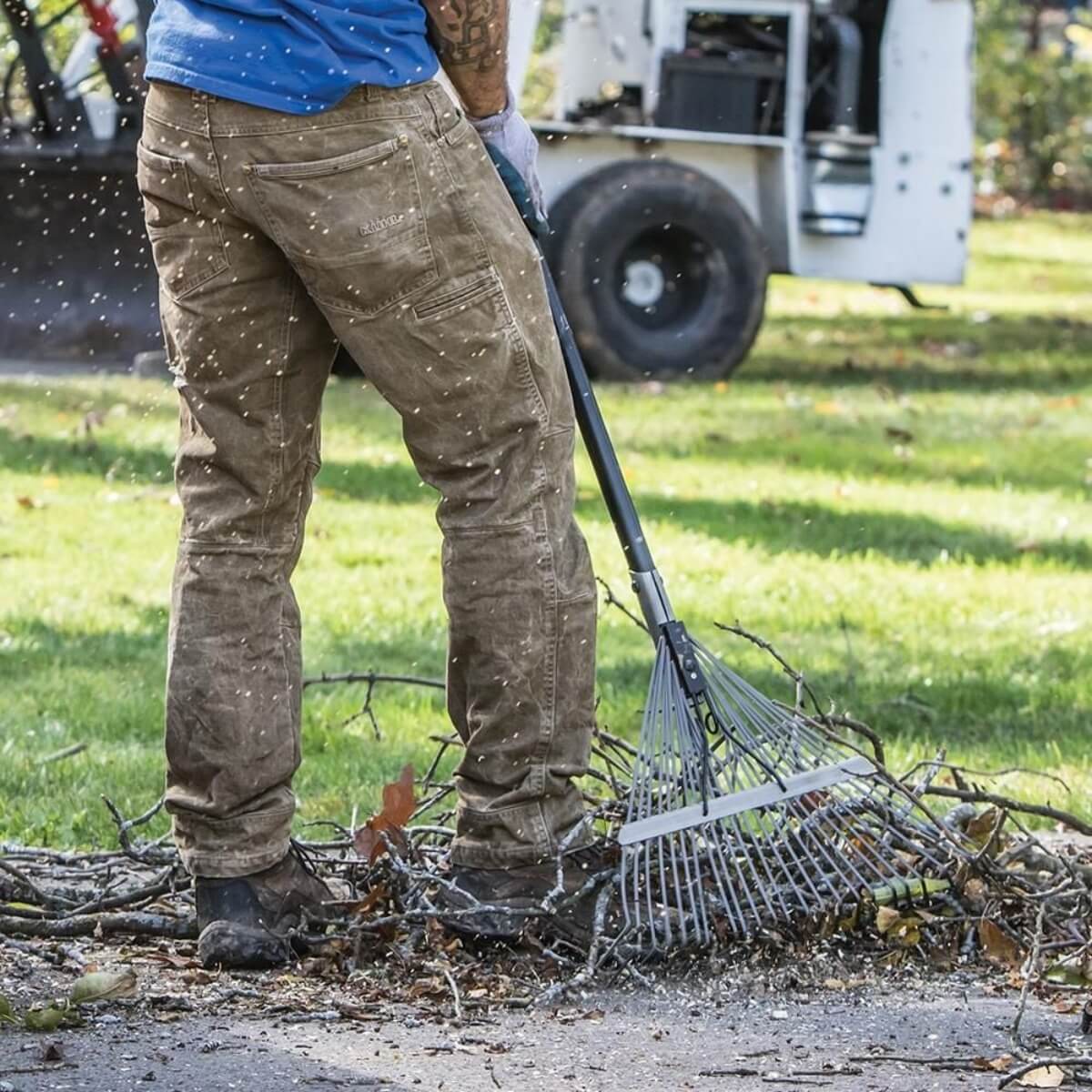 Fiskars FSK397930 Pro Leaf Rake - 24 in. Head - Aluminum Handle