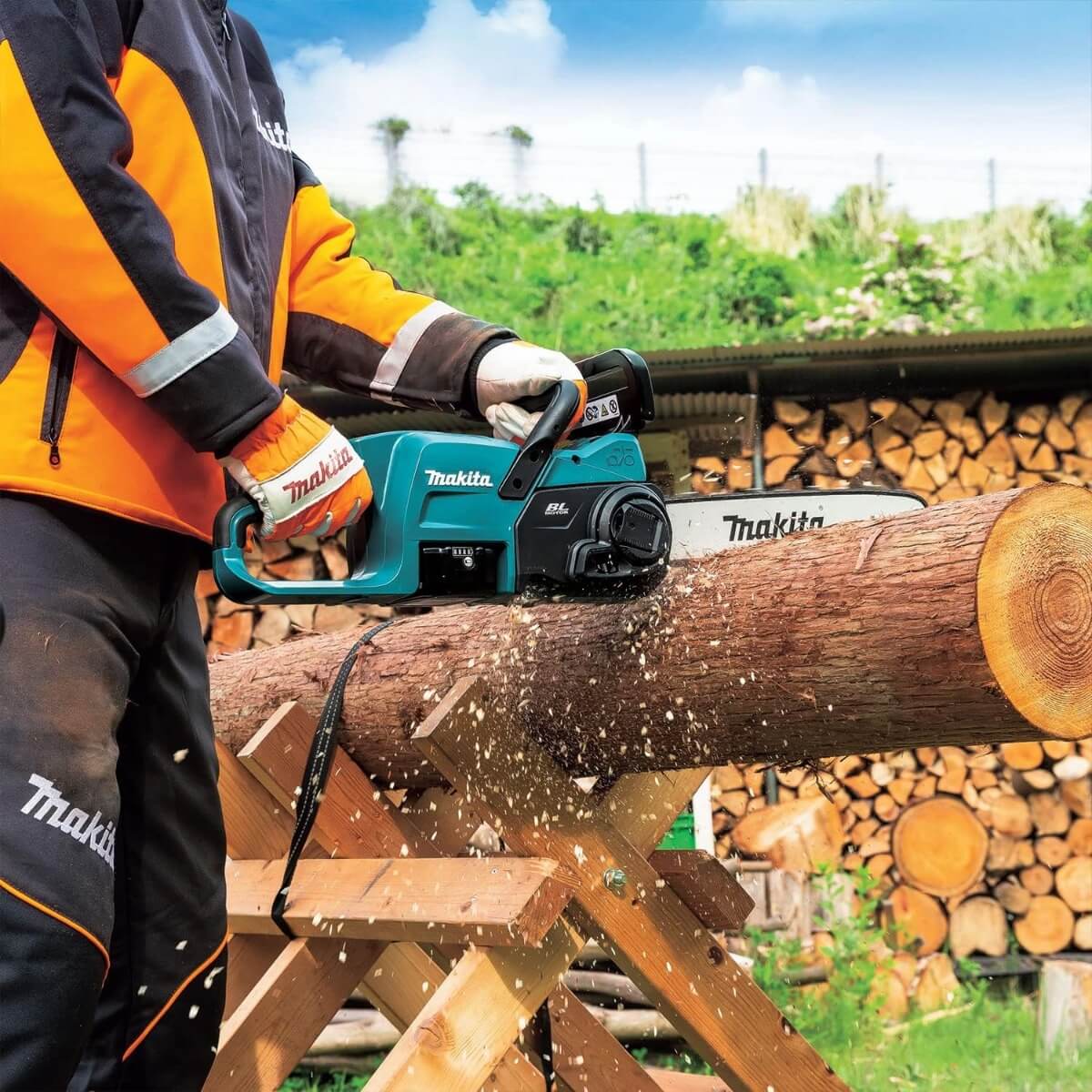Makita DUC407RTX2 18V LXT Brushless 16" Rear Handle Chainsaw, 5.0Ah Kit