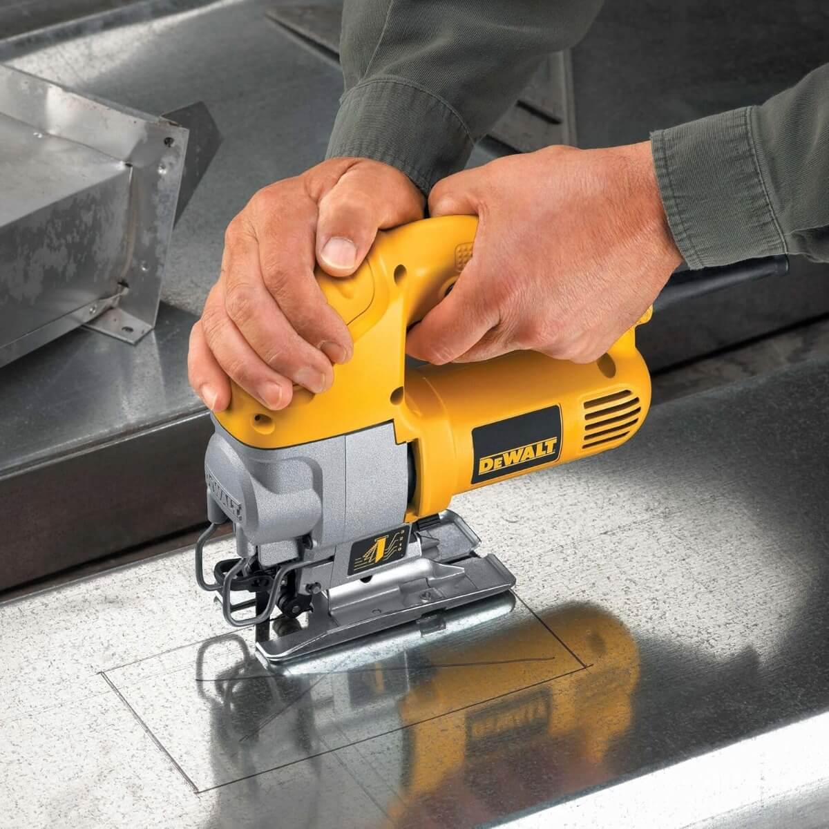 DEWALT DW317 - 5.5 Amp Variable Speed Orbital Jig Saw