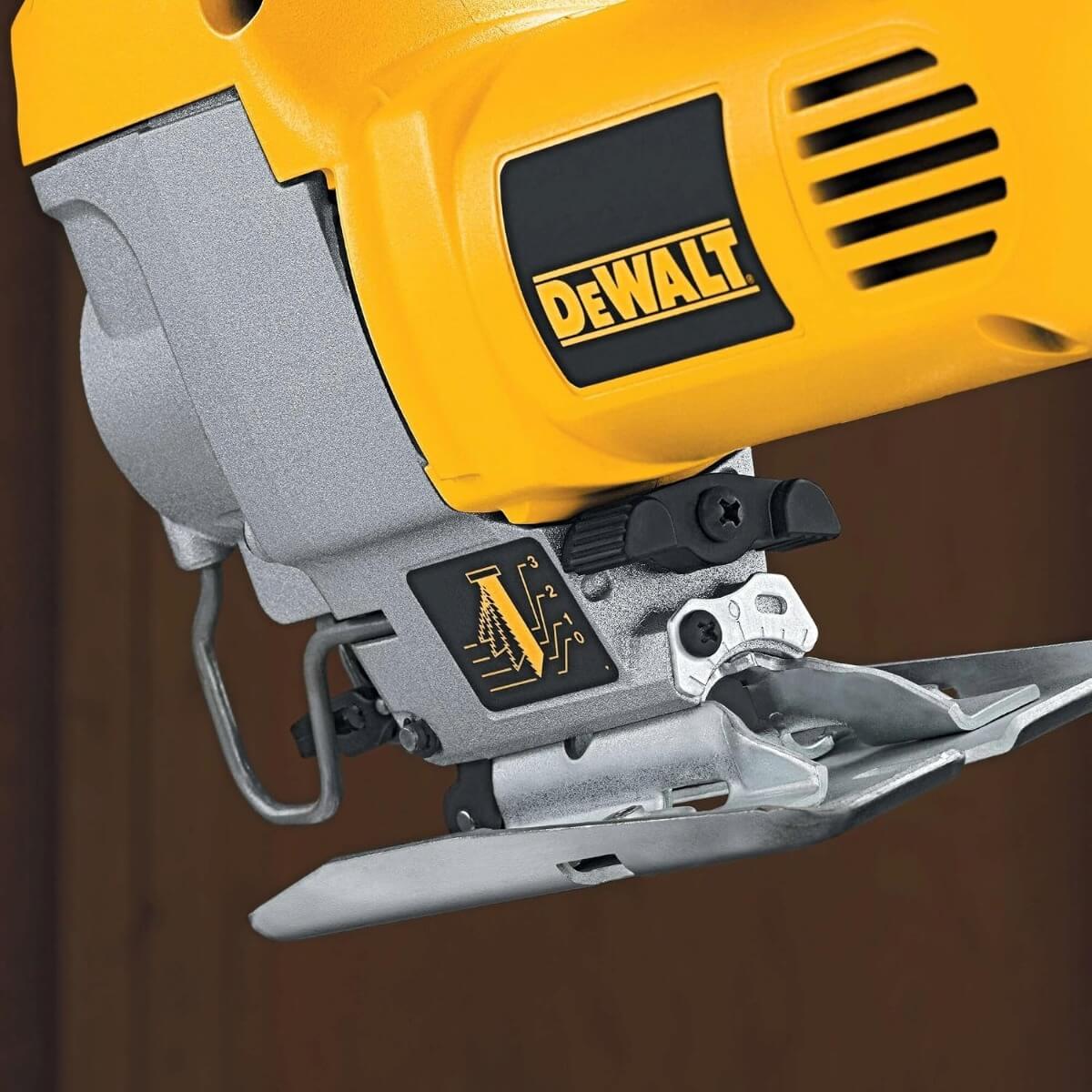 DEWALT DW317 - 5.5 Amp Variable Speed Orbital Jig Saw