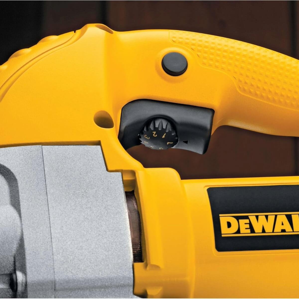 DEWALT DW317 - 5.5 Amp Variable Speed Orbital Jig Saw