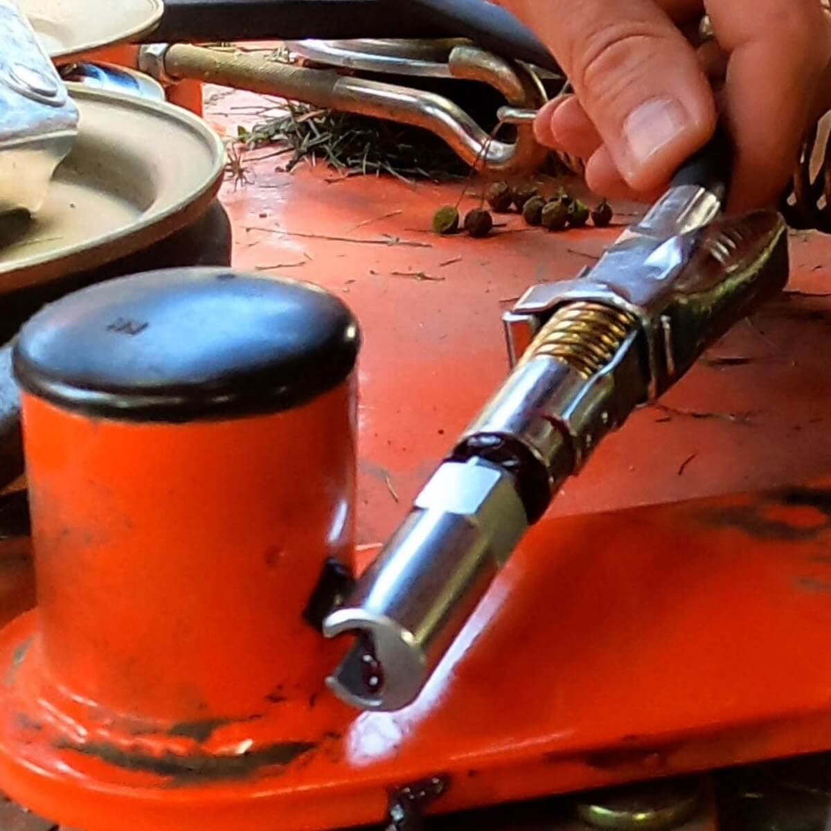 LockNLube LNL121 - Low-Profile Push-On 90° Grease Coupler Adapter