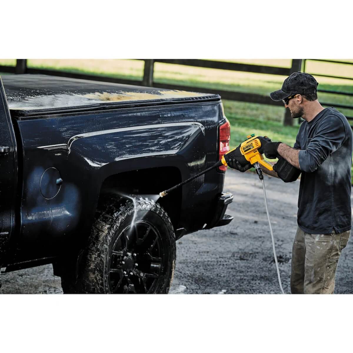 DEWALT DCPW550P1-CA - 20V MAX 550 PSI Cordless Power Cleaner Kit