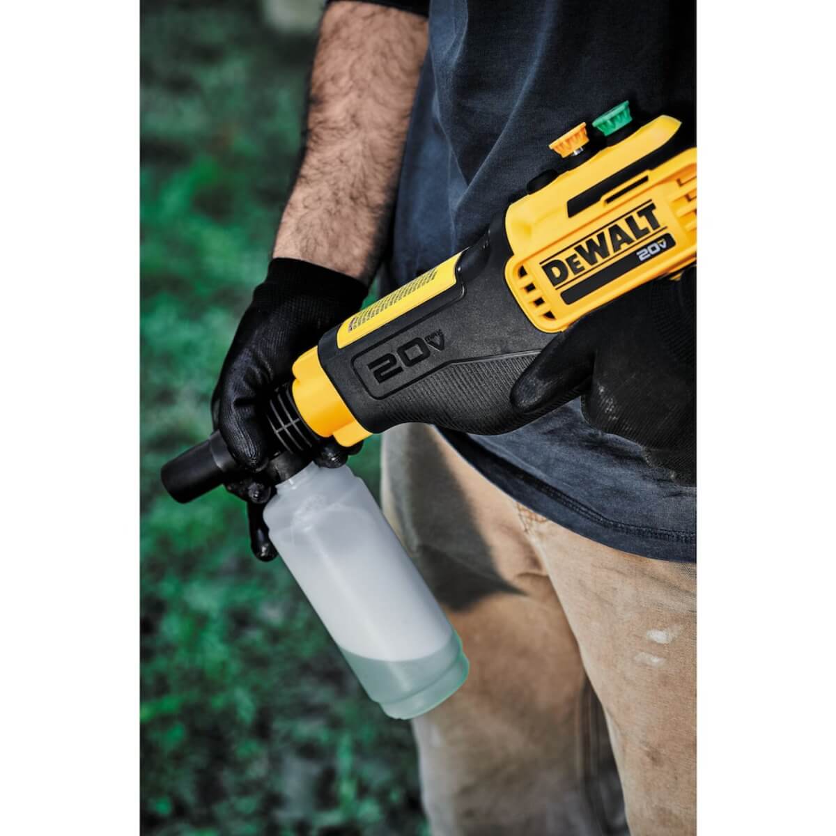 DEWALT DCPW550P1-CA - 20V MAX 550 PSI Cordless Power Cleaner Kit