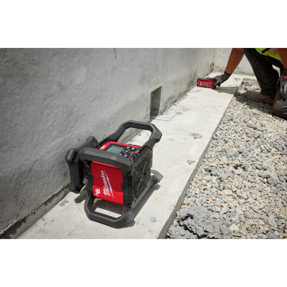 Milwaukee 3704-21 - M18™ Red Exterior Dual Slope Rotary Laser Level Kit w/ Receiver & Remote