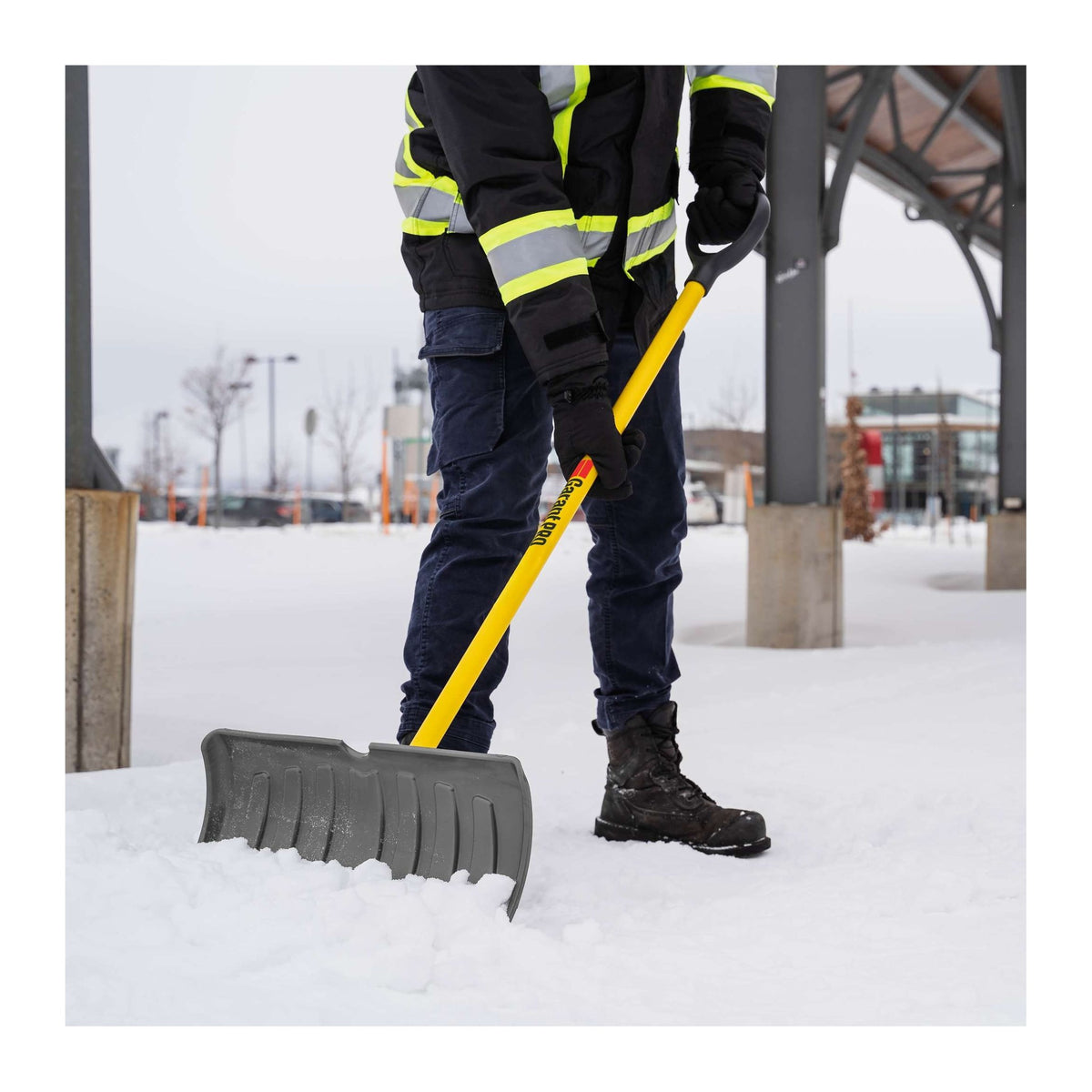 Garant GIPP21FKDR 21-Inch Snow Pusher With Steel Wear Strip