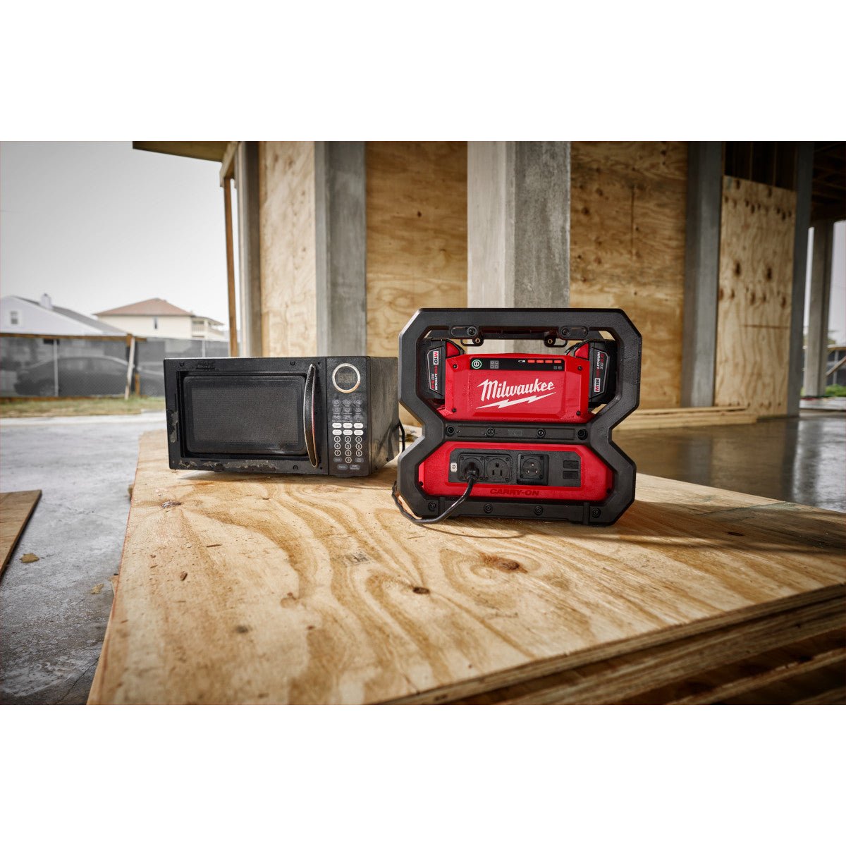 Milwaukee 2845-20 - M18™ CARRY-ON™ 3600W/1800W Power Supply