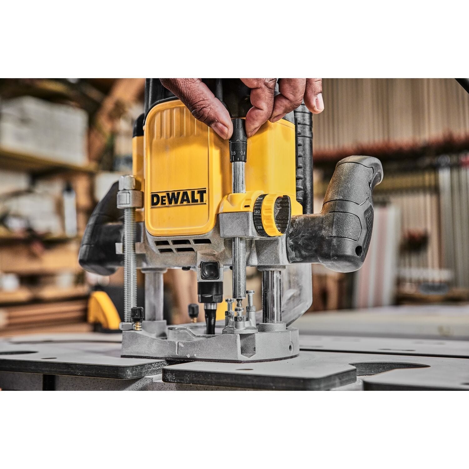 Défonceuse plongeante DEWALT DWE625-1/2" (12 mm)